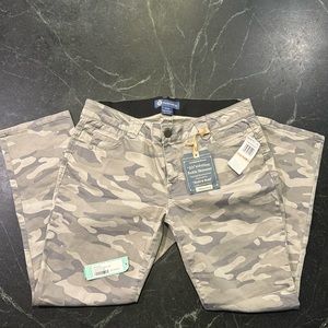 Democracy - Karessa Capri Skinny Jean. Size 14W